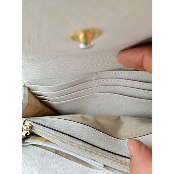 RETAIL $158 Michael Kors Fulton Vanilla MK Signature LG Gusset Carryall Wallet - Picture 10 of 16